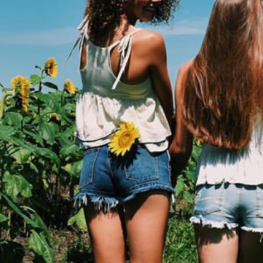 Cream top with black detailing - Picture 3 of 3